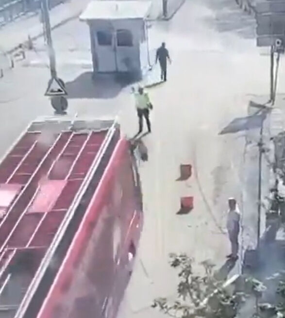 CHP otobüsünü polisin üzerine süren şoförün ifadesi ortaya çıktı: Vekiller devam etmemi söyledi - 1. Resim