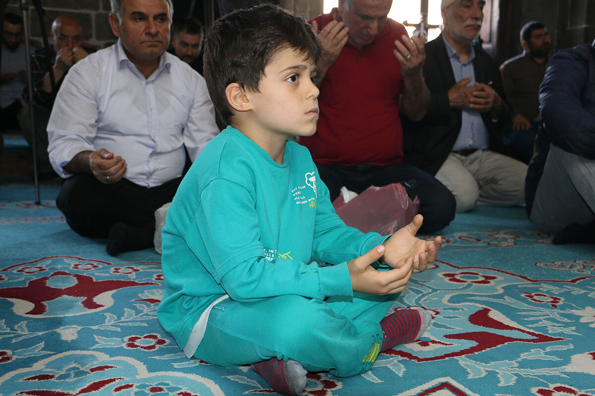 Dinleyenler mest oldu! Dünya birincileri Ulu Camii'de buluştu - 5. Resim