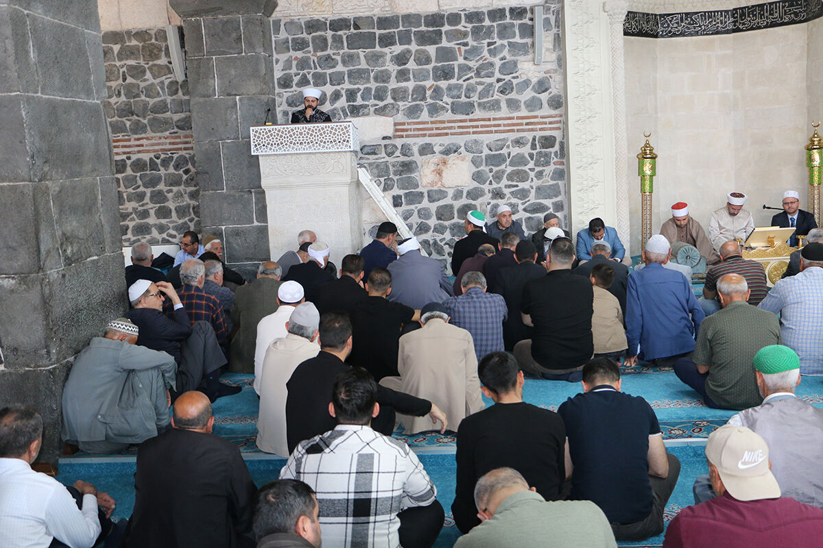 Dinleyenler mest oldu! Dünya birincileri Ulu Camii'de buluştu - 1. Resim
