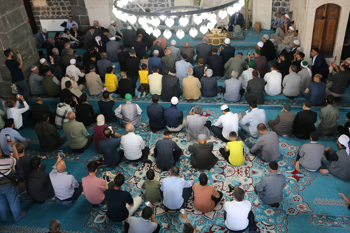 Dinleyenler mest oldu! Dünya birincileri Ulu Camii'de buluştu - 7. Resim