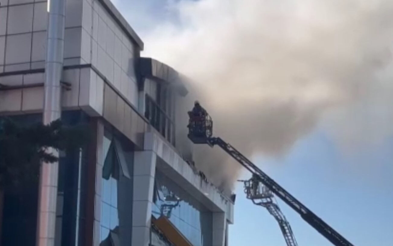 Esenyurt'ta fabrika yangını! Çok sayıda ekip sevk edildi - 1. Resim