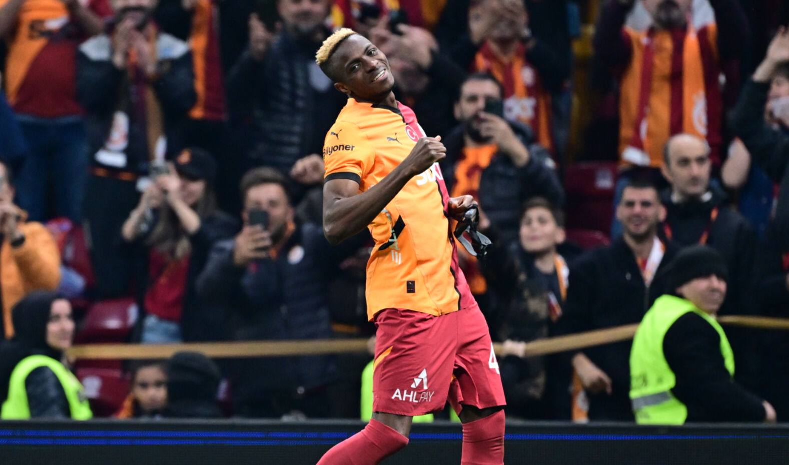 Galatasaray'a Osimhen müjdesi! Nijeryalı golcü Aslan'da kalmak istiyor Galatasaray'a Osimhen müjdesi! Nijeryalı golcü Aslan'da kalmak istiyor - 4. Resim