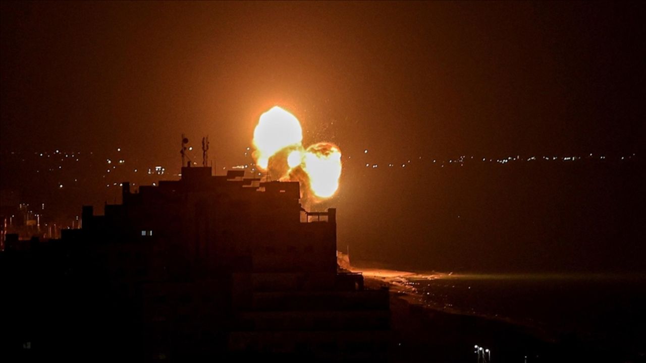 İsrail, Suriye'yi bombalıyor! Hama'ya hava saldırısı - Dünya