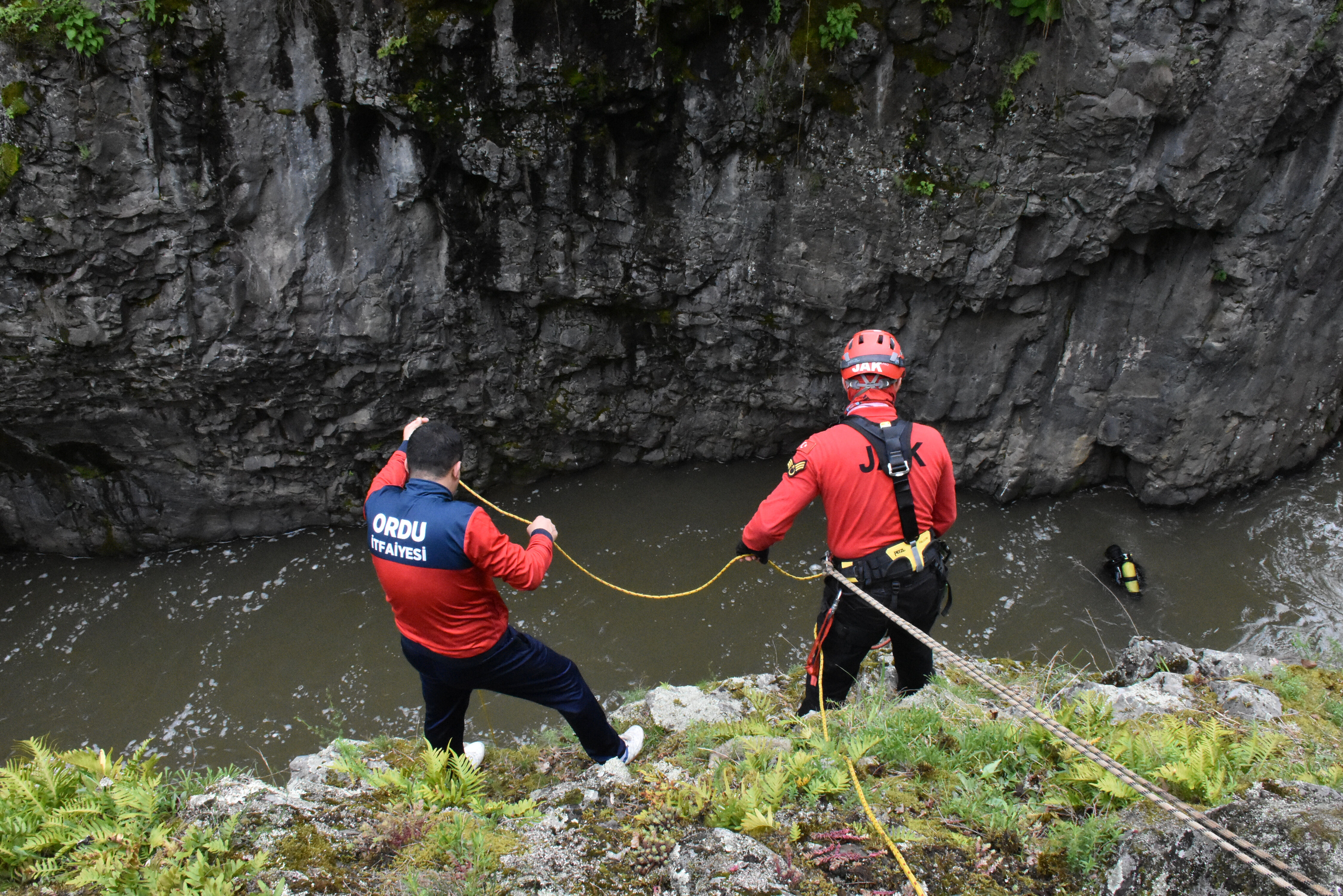 "Kayboldular" denmişti, olayın aslı tüyler ürpertti! 2 kişiden birinin cansız bedeni bulundu - 1. Resim