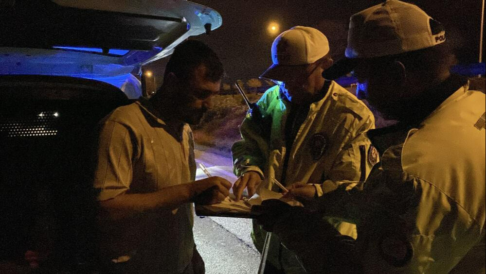 Polislerden 50 kilometrelik kaçış: Gören duyan olmasın, rezil olmayalım! - 1. Resim