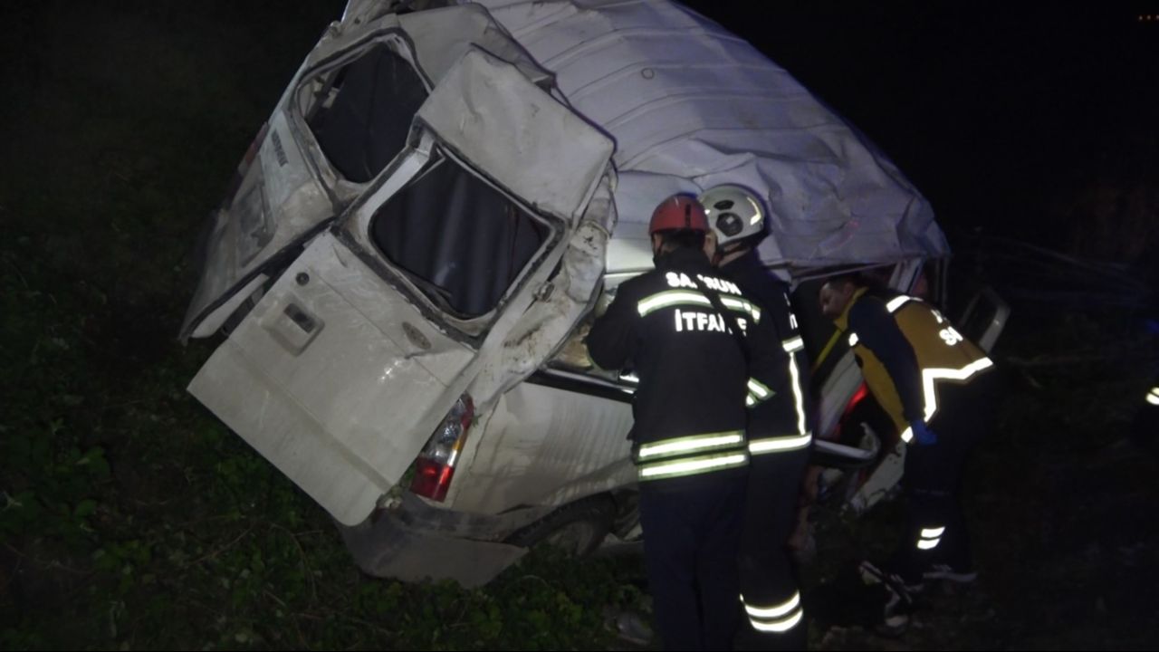 Samsun'da minibüs şarampole yuvarlandı! 1 ölü, 4 yaralı Samsun'da minibüs şarampole yuvarlandı! 1 ölü, 4 yaralı