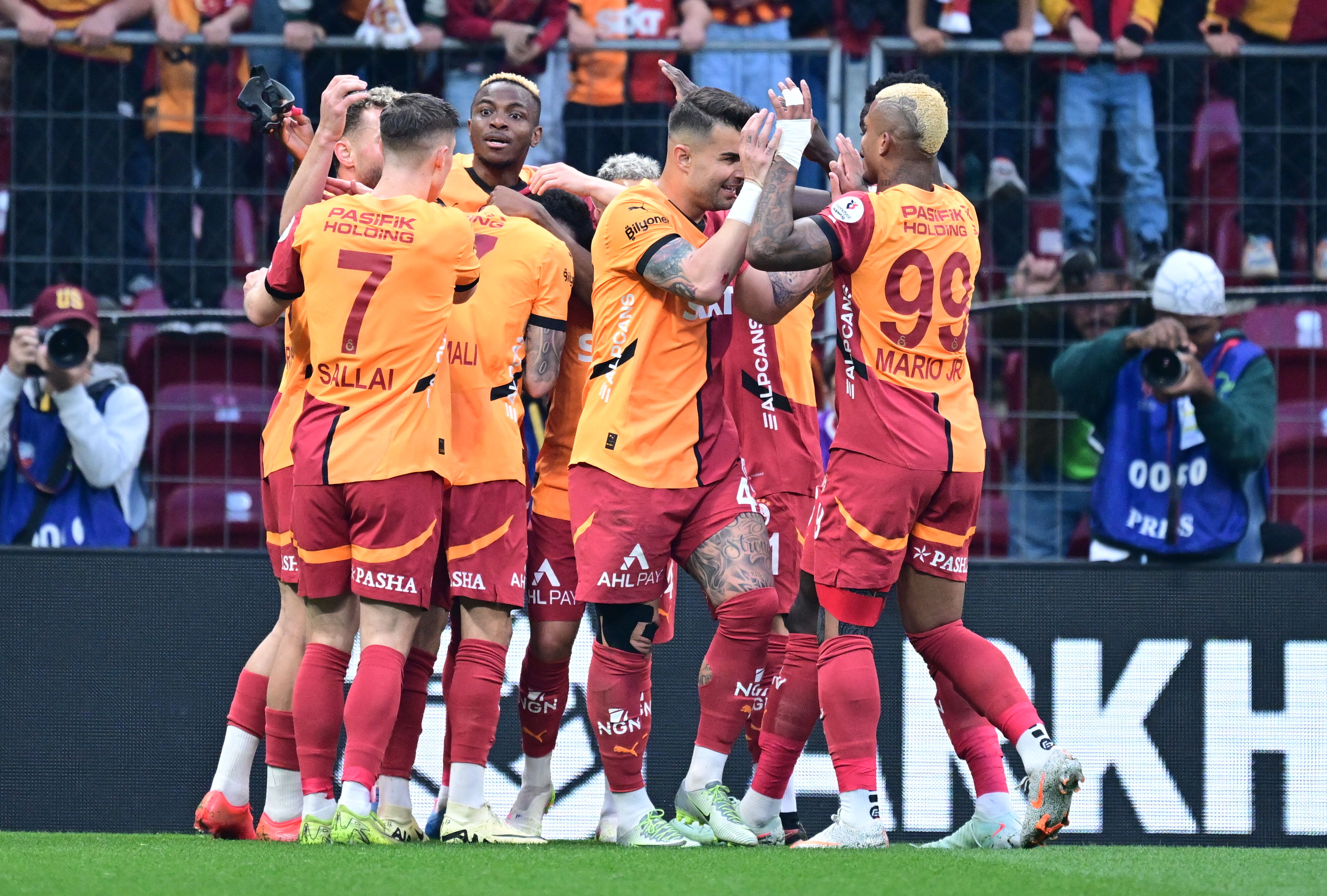 Sergen Yalçın'dan Sivasspor'a sert eleştiri: Ne savunma yapabiliyorlar ne hücum! - 1. Resim