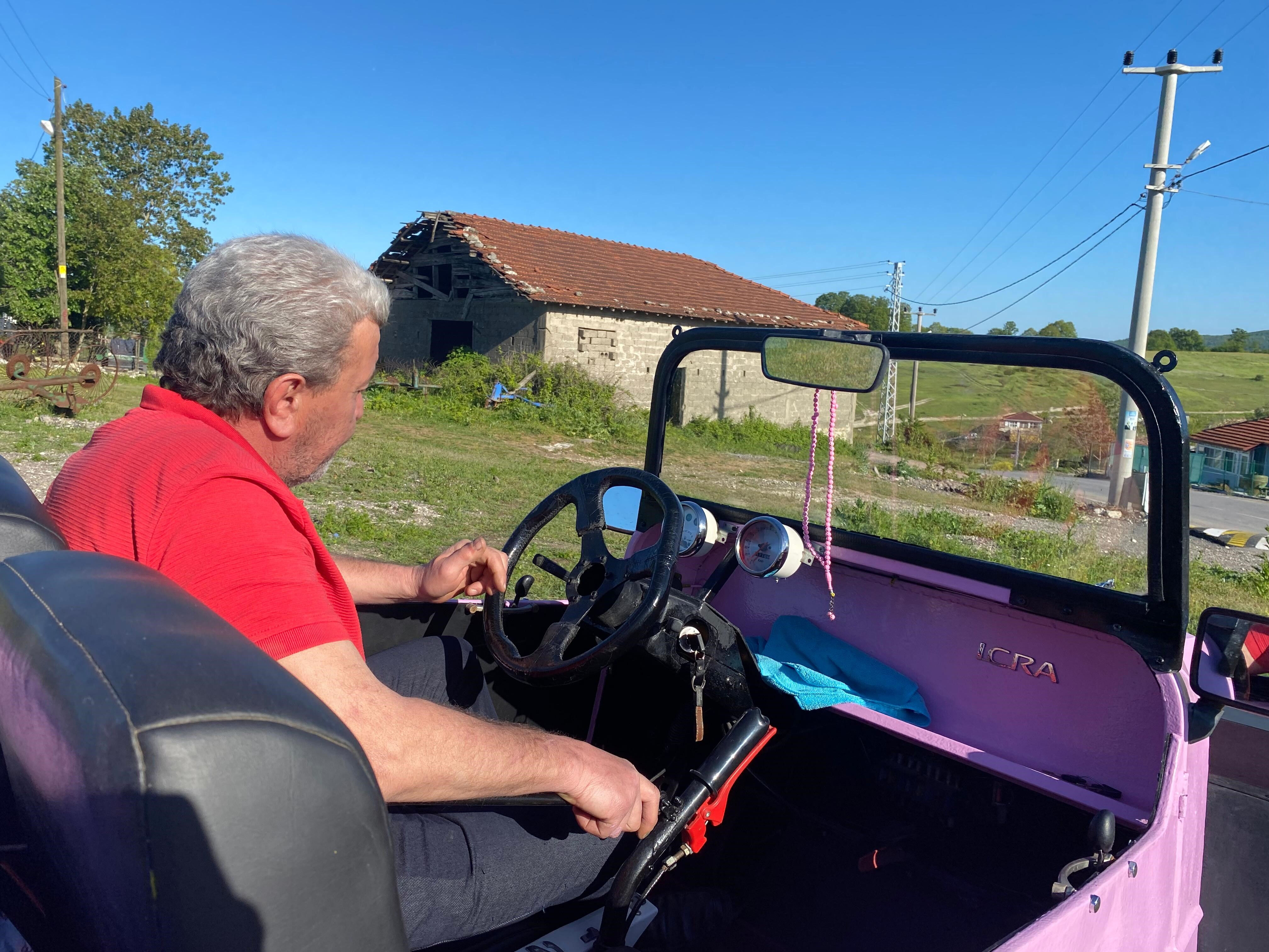 Sıfırdan otomobil üretti, görenler inanamadı! 15 günde kaportasını yaptı, adını 'İkra' koydu - 3. Resim