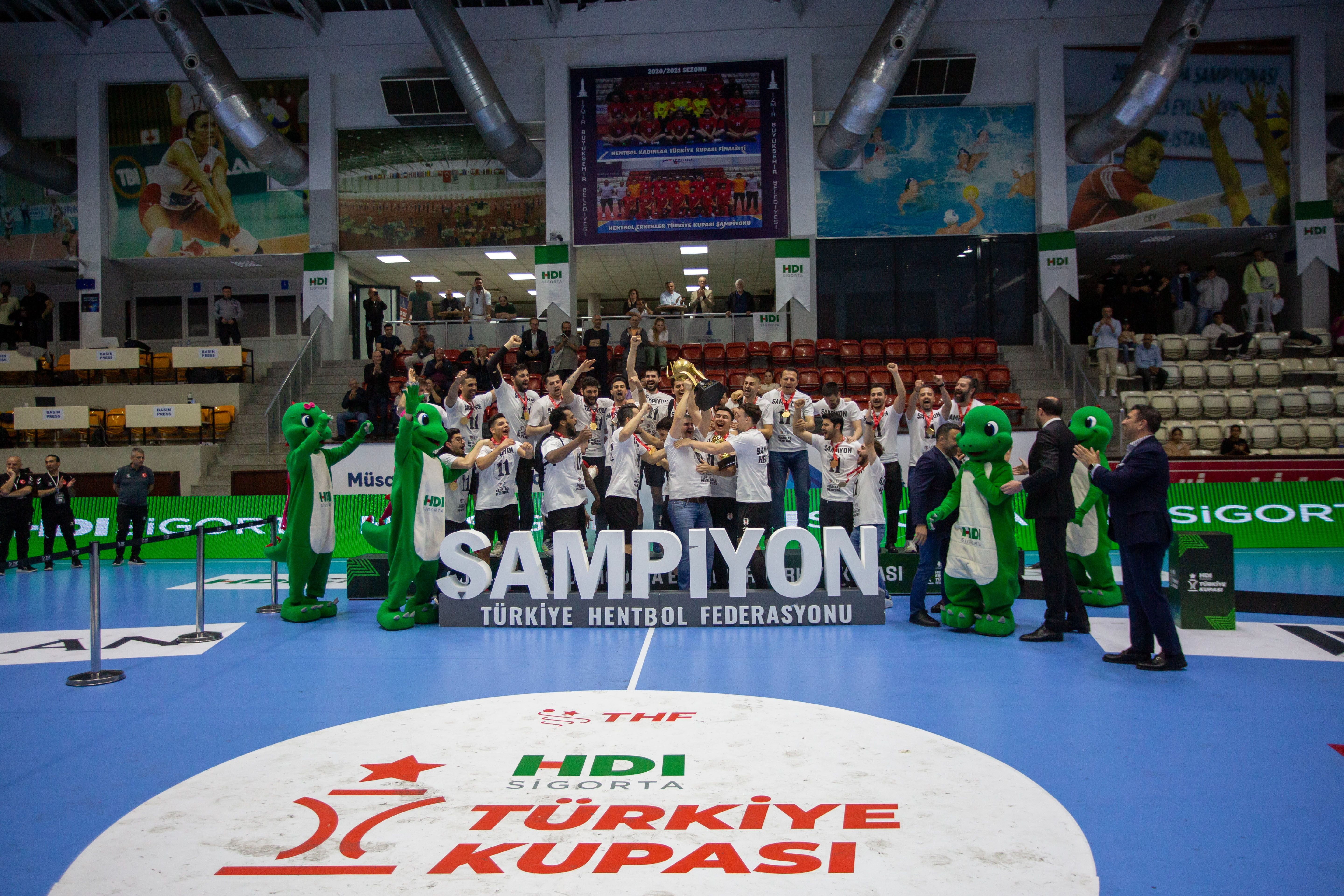 T&uuml;rkiye Kupası Kartal'ın! Beşiktaş Hentbol takımı şampiyon oldu - 1. Resim