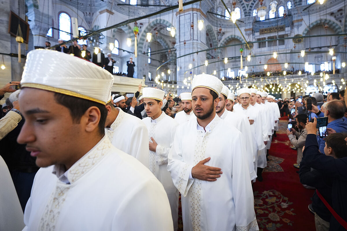 81 kere maşallah! Fatih Camii'nde hafızlık icazeti alan gençler görenleri duygulandırdı - 4. Resim