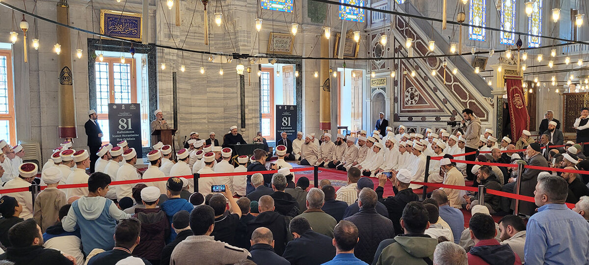 81 kere maşallah! Fatih Camii'nde hafızlık icazeti alan gençler görenleri duygulandırdı - 3. Resim