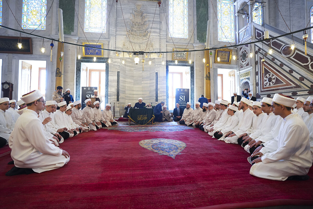 81 kere maşallah! Fatih Camii'nde hafızlık icazeti alan gençler görenleri duygulandırdı - 7. Resim