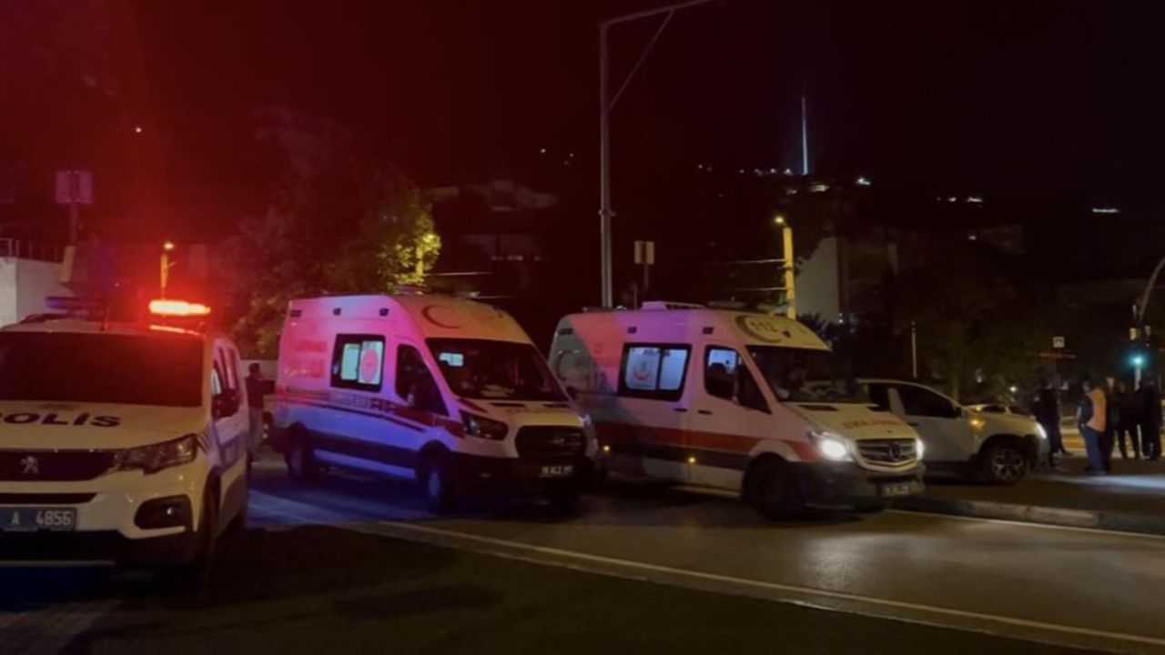 Bursa'da feci kaza! Kırmızı ışıkta geçen otomobil taksi ile çarpıştı, 7 kişi yaralandı Bursa'da feci kaza! Kırmızı ışıkta geçen otomobil taksi ile çarpıştı, 7 kişi yaralandı
