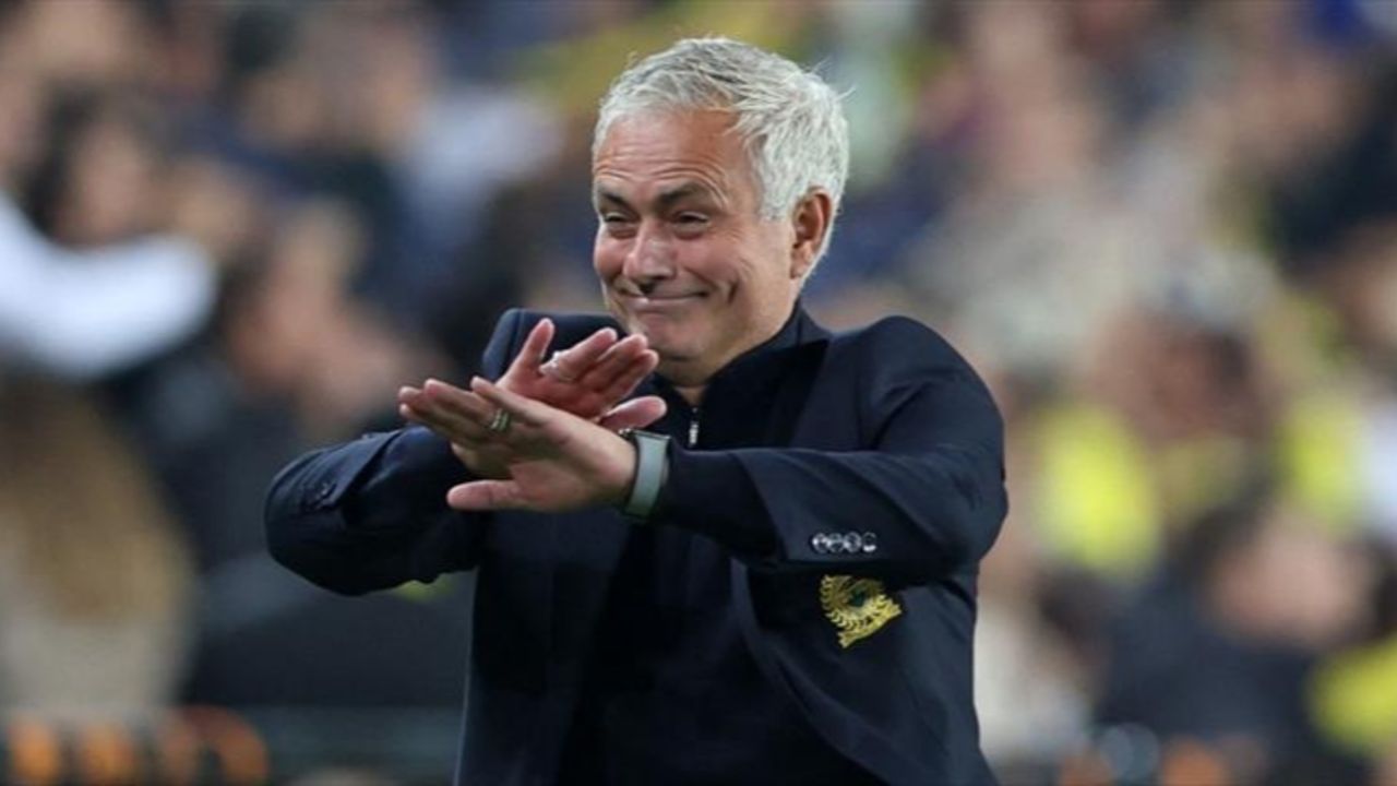 Fenerbahçe, ilk düdükle birlikte hücuma kalkacak: Jose Mourinho'dan sürpriz Fenerbahçe, ilk düdükle birlikte hücuma kalkacak: Jose Mourinho'dan sürpriz