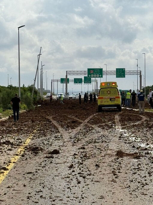 Husilerden İsrail’e art arda füze saldırısı: ABD savunma sistemleri devre dışı kaldı Husilerden İsrail’e art arda füze saldırısı: ABD savunma sistemleri devre dışı kaldı - 1. Resim