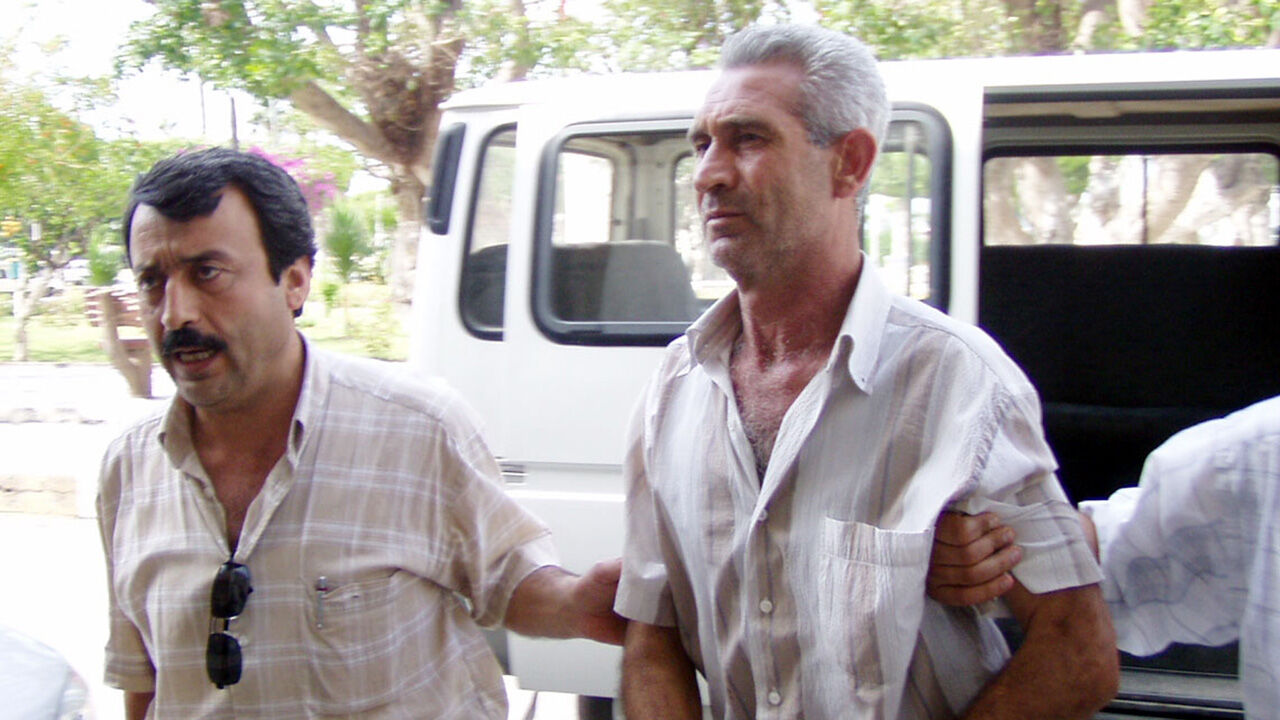 İki çocuğunu katletmiş! Özgür Özel'e saldıran Selçuk Tengioğlu 20 yıl önce dehşet saçmış Selçuk Tengioğlu iki çocuğunu katlattiğinde 46 yaşındaydı