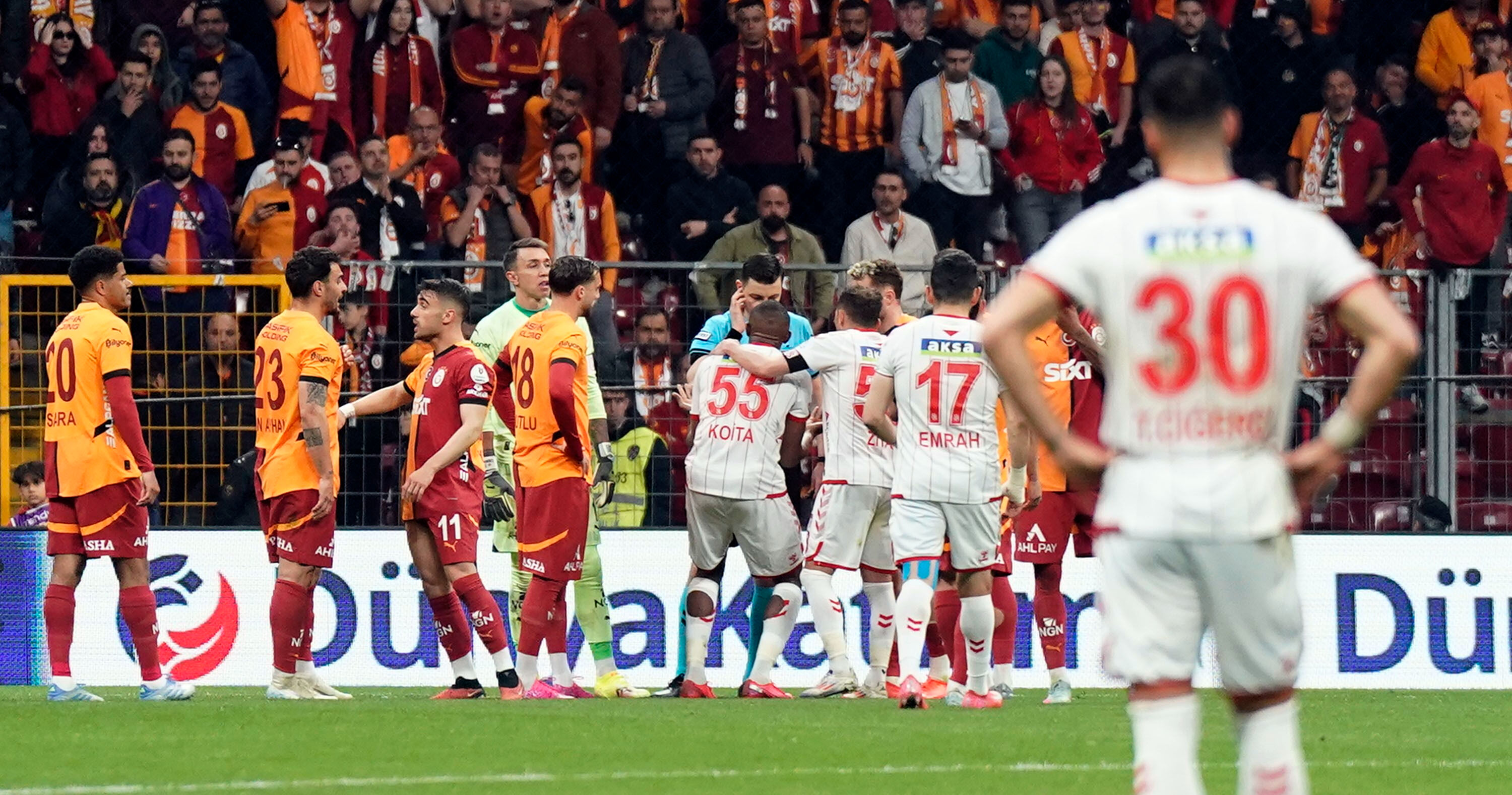 'Mayıslar bizimdir' ruhuyla mücadele ediyor | Spor yazarları Galatasaray için ne dedi? - 1. Resim