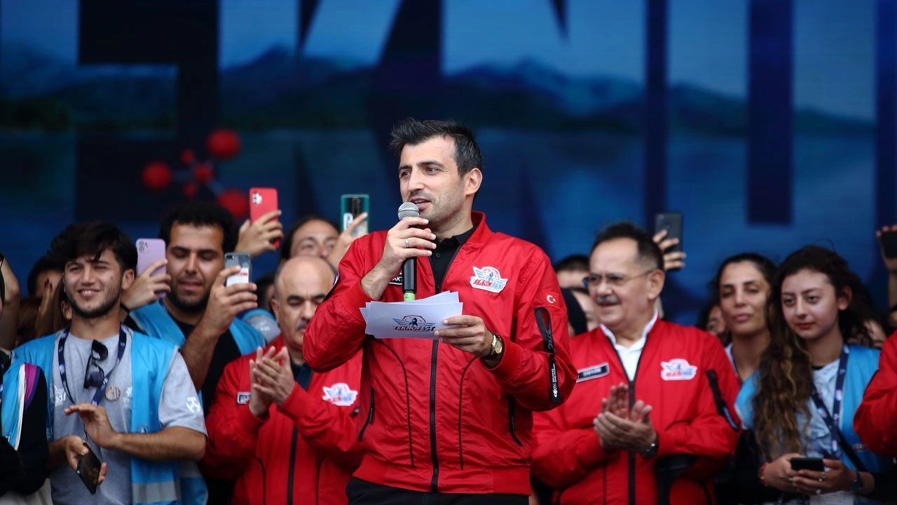 Milli teknoloji hamlesi KKTC’de zirve yaptı! Selçuk Bayraktar: Bir kez daha ilan ediyoruz; bizler asla durmayacağız Milli teknoloji hamlesi KKTC’de zirve yaptı! Selçuk Bayraktar: Bir kez daha ilan ediyoruz; bizler asla durmayacağız