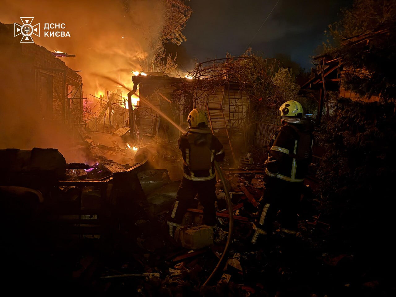 Rusya’dan Kiev’e savaşın başından bu yana en büyük İHA saldırısı! Çok sayıda bina ve araç yandı - 1. Resim