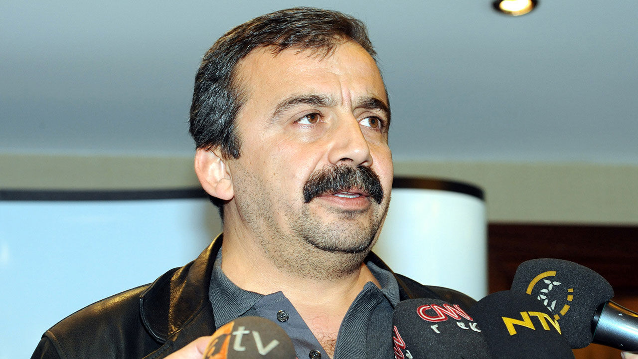 Sırrı Süreyya Önder'in cenaze töreni... Son yolculuğuna uğurlanıyor - 3. Resim