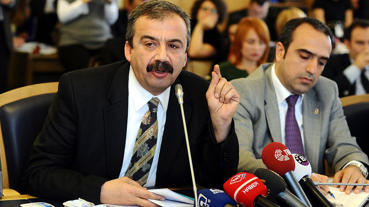 Sırrı Süreyya Önder'in cenaze töreni... Son yolculuğuna uğurlanıyor - 1. Resim