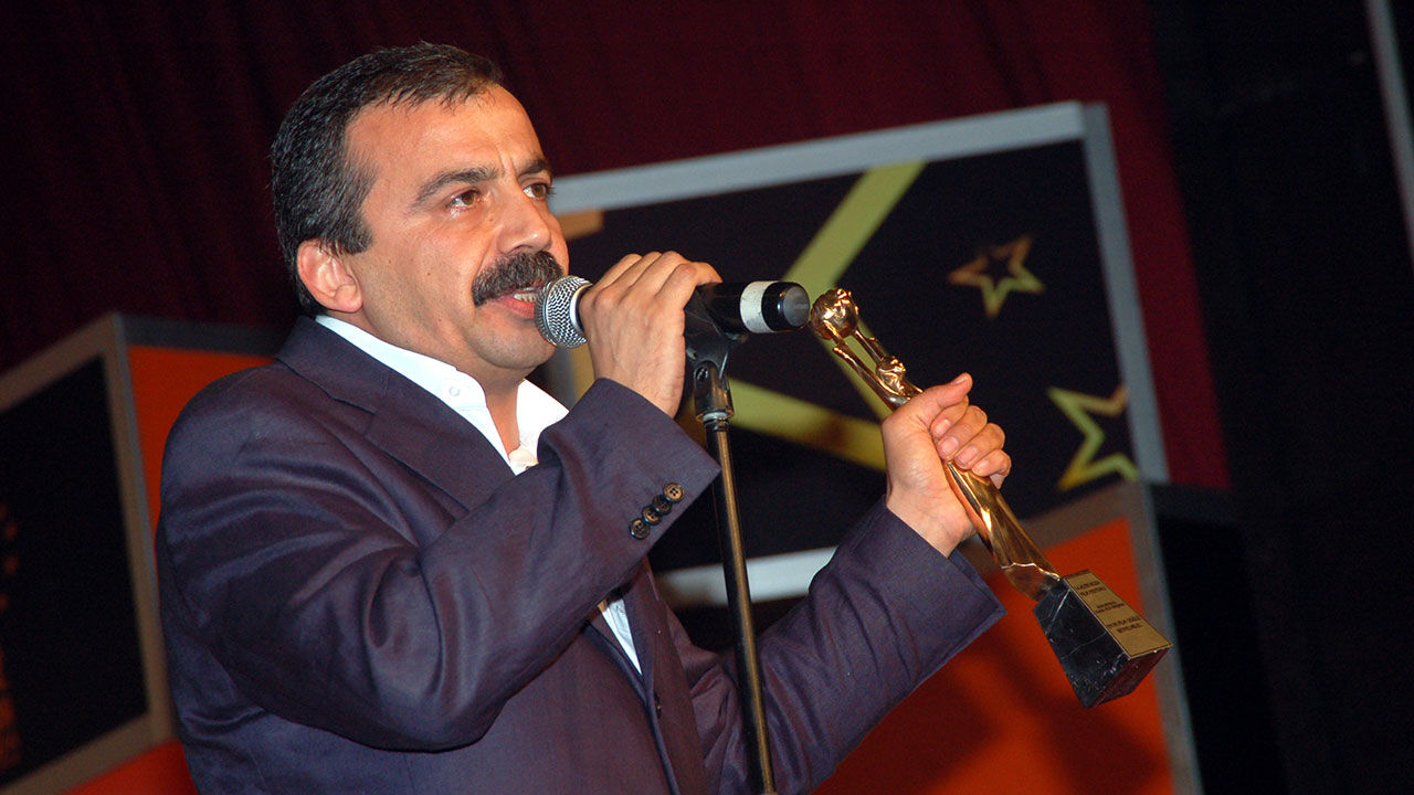 Sırrı Süreyya Önder'in cenaze töreni... Son yolculuğuna uğurlanıyor - 4. Resim