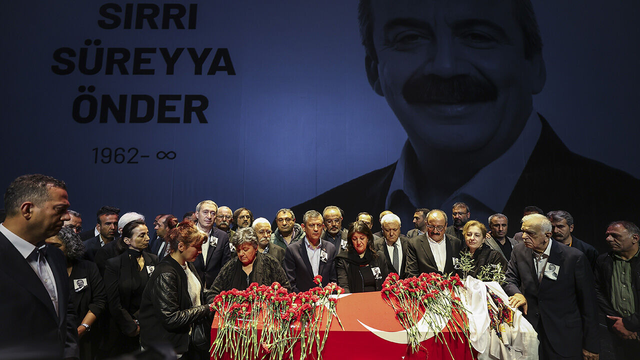 Sırrı Süreyya Önder'in cenaze töreni... Son yolculuğuna uğurlanıyor - 1. Resim