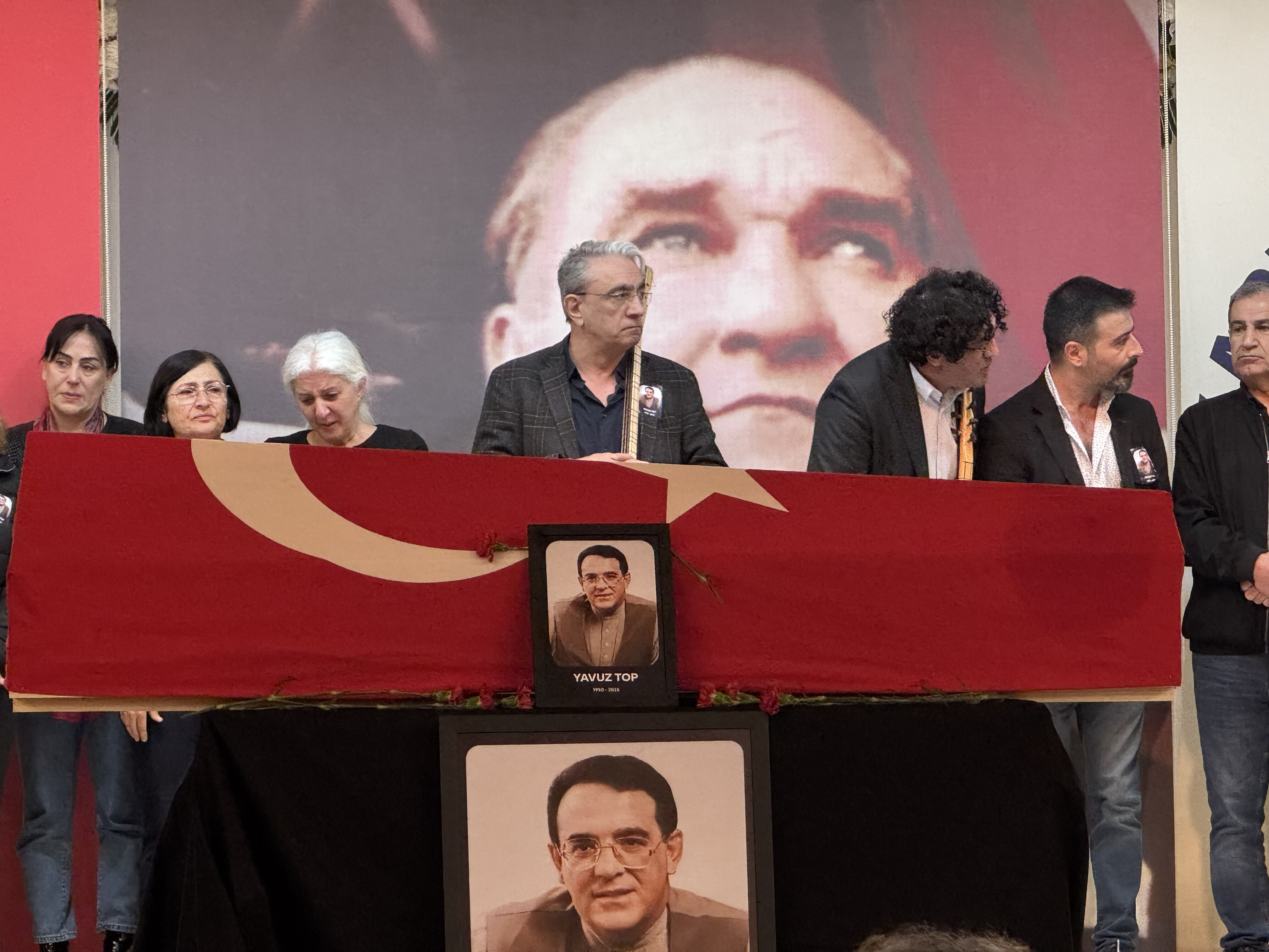 Türk halk müziği sanatçısı Yavuz Top hayatını kaybetti! Cenaze törenine ünlü akını oldu Türk halk müziği sanatçısı Yavuz Top hayatını kaybetti! Cenaze törenine ünlü akını oldu - 3. Resim