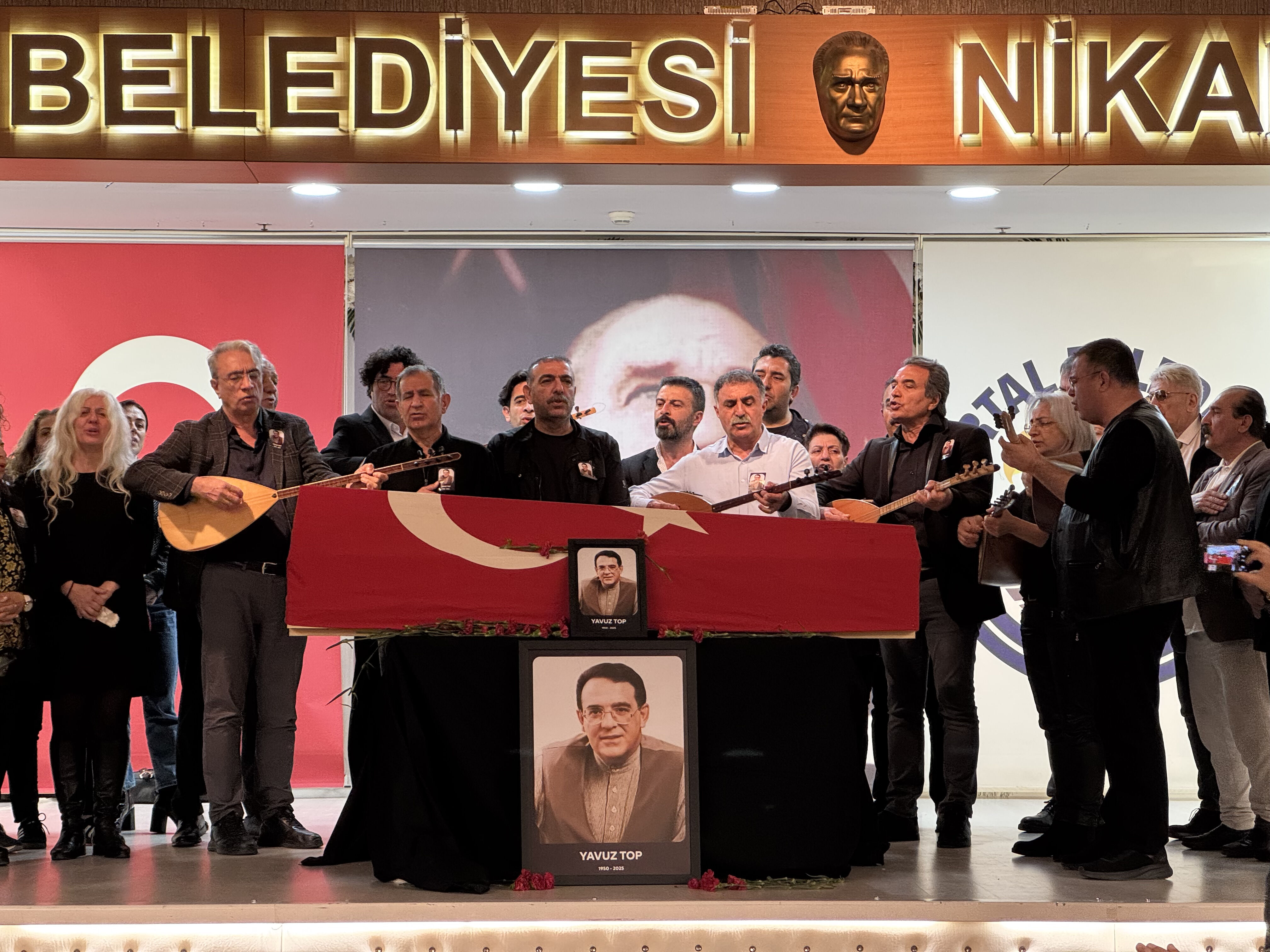 Türk halk müziği sanatçısı Yavuz Top hayatını kaybetti! Cenaze törenine ünlü akını oldu Türk halk müziği sanatçısı Yavuz Top hayatını kaybetti! Cenaze törenine ünlü akını oldu - 2. Resim