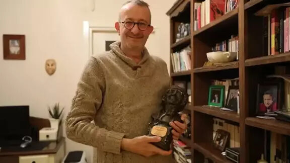 Yeşilçam'ın ünlü oyuncusu Necip Naşit Özcan'dan acı haber! Hayatını kaybetti Yeşilçam'ın ünlü oyuncusu Necip Naşit Özcan'dan acı haber! Hayatını kaybetti - 2. Resim