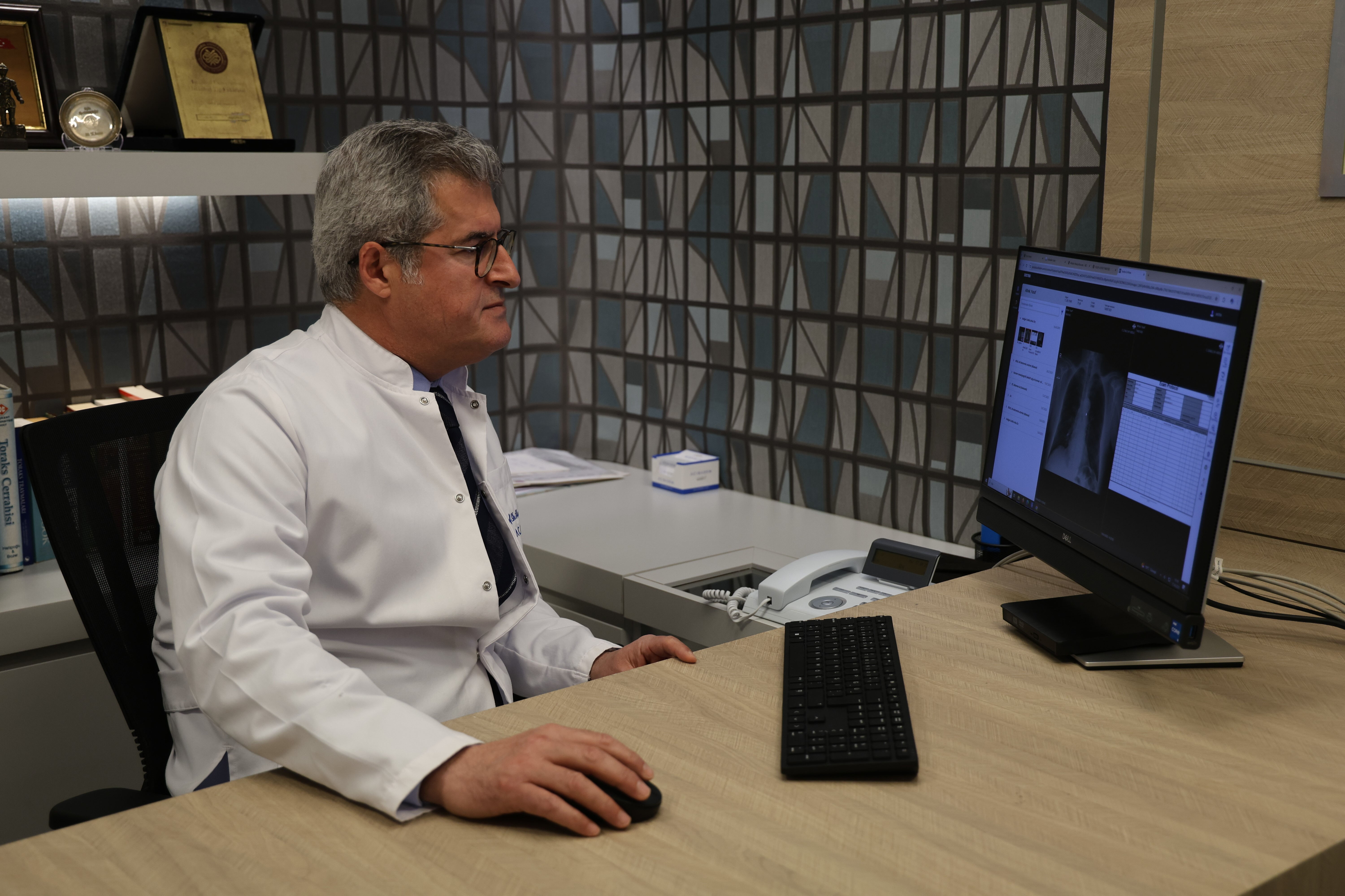 Az zararlı değil, tam bir zehir içeriyor... Çocuklar bile içiyor! Aman dikkat genç yaşta o hastalıklara yakalanabilirsiniz... Az zararlı değil, tam bir zehir içeriyor... Çocuklar bile içiyor! Aman dikkat genç yaşta o hastalıklara yakalanabilirsiniz... - 4. Resim