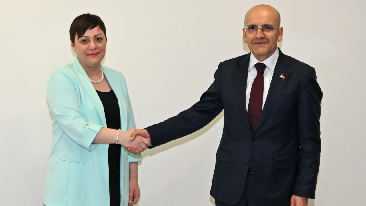 Bakan Şimşek, Makedonyalı mevkidaşı ile görüştü! Mutabık kaldılar Bakan Şimşek, Makedonyalı mevkidaşı ile görüştü! Mutabık kaldılar