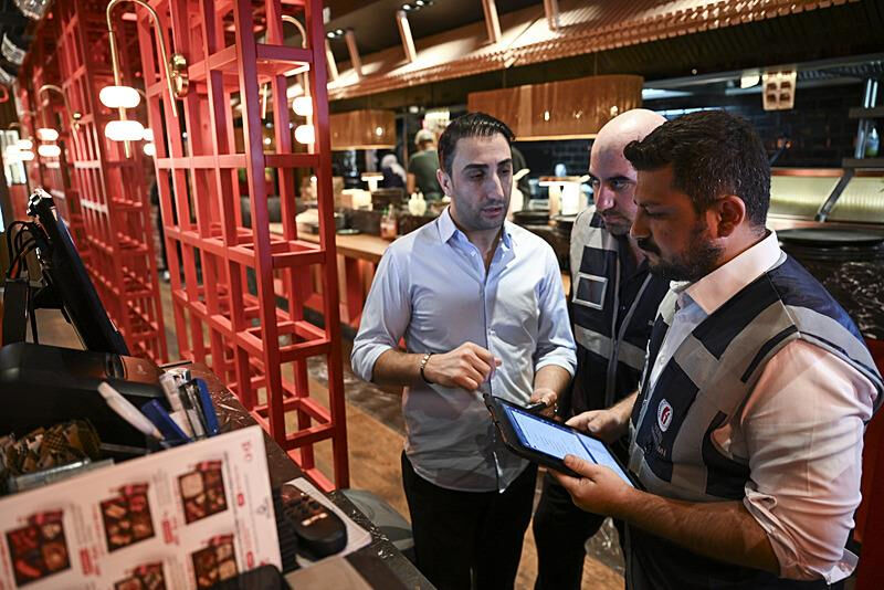 Bakan Şimşek'ten şikayetlere sert cevap: Saygıyla karşılamıyorum, kimse kusura bakmasın Bakan Şimşek'ten şikayetlere sert cevap: Saygıyla karşılamıyorum, kimse kusura bakmasın - 2. Resim