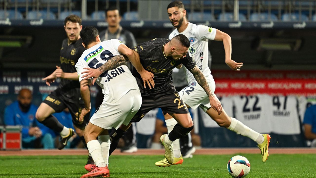 Trabzon tekledi! Süper Lig’de üç maçtır kazanan Karadeniz ekibi deplasmanda Kasımpaşa ile yenişemedi Trabzon tekledi! Süper Lig’de üç maçtır kazanan Karadeniz ekibi deplasmanda Kasımpaşa ile yenişemedi