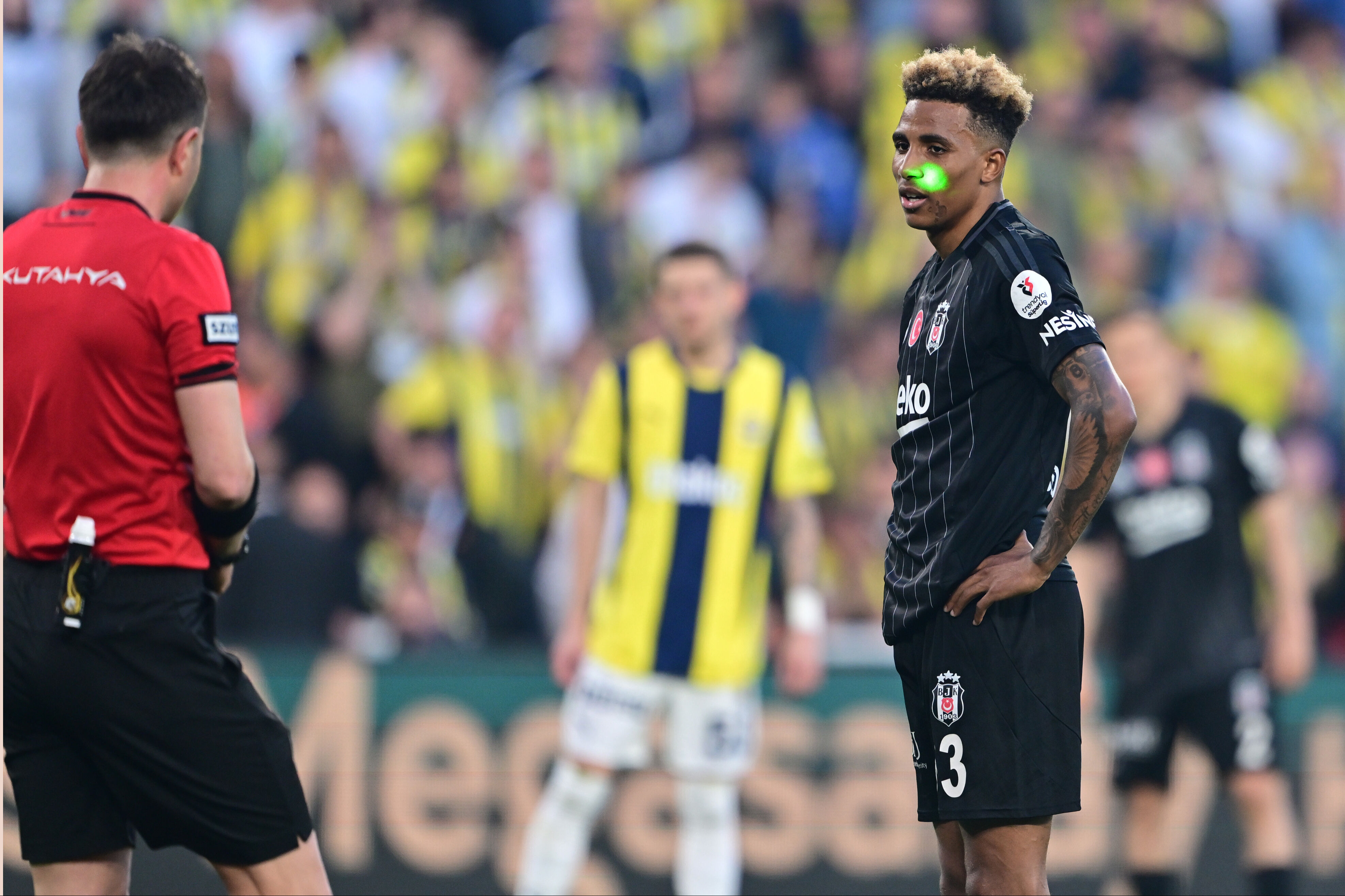 Derbide penaltıyı neden kaçırdığı ortaya çıktı! Gedson'un gözüne lazer tutan taraftar gözaltında - 1. Resim