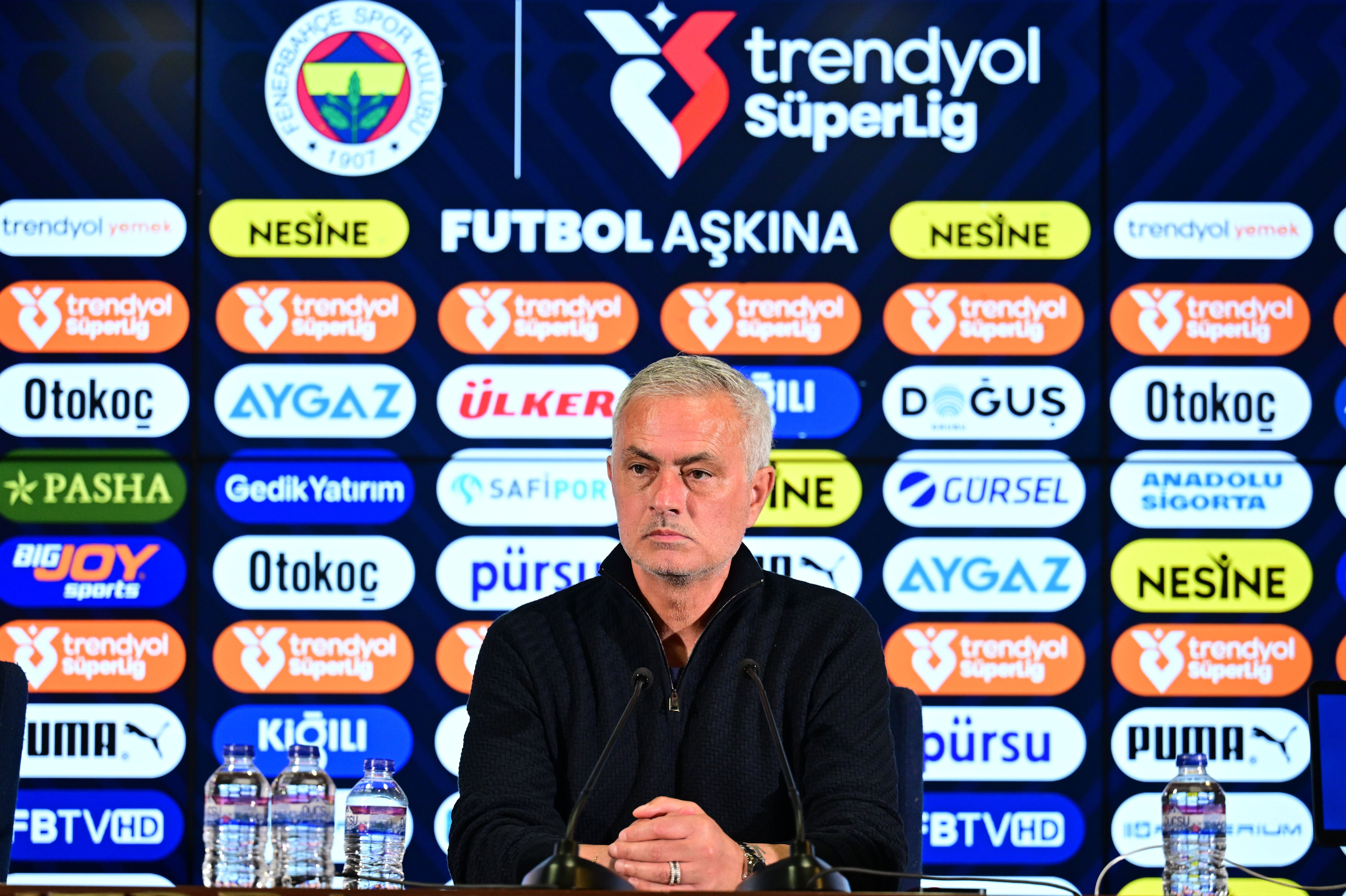 Fenerbahçe'nin çalıştırıcısı Jose Mourinho uçup giden şampiyonluğun sorumlusunu buldu: Yapınız böyle Fenerbahçe'nin çalıştırıcısı Jose Mourinho uçup giden şampiyonluğun sorumlusunu buldu: Yapınız böyle - 1. Resim