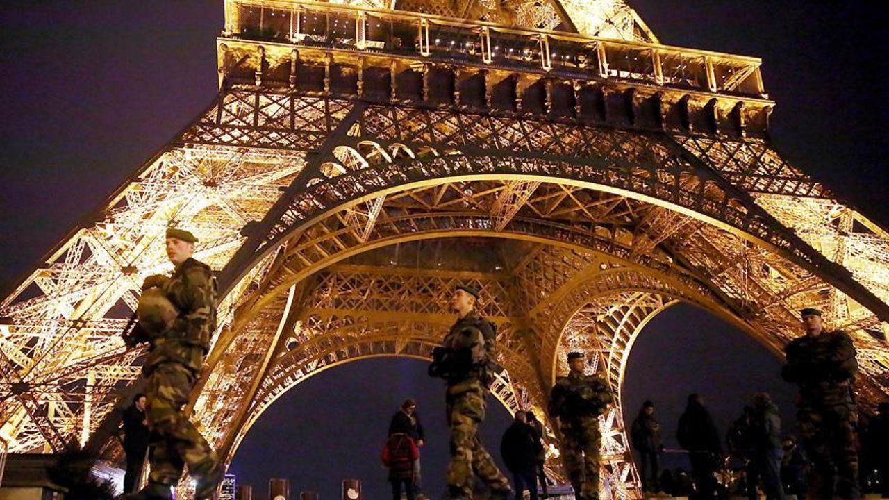 Fransa'da "yüksek terör" tehdidi! Paris'te Büyükelçiliğin telefon hatları çöktü Fransa'da "yüksek terör" tehdidi! Paris'te Büyükelçiliğin telefon hatları çöktü