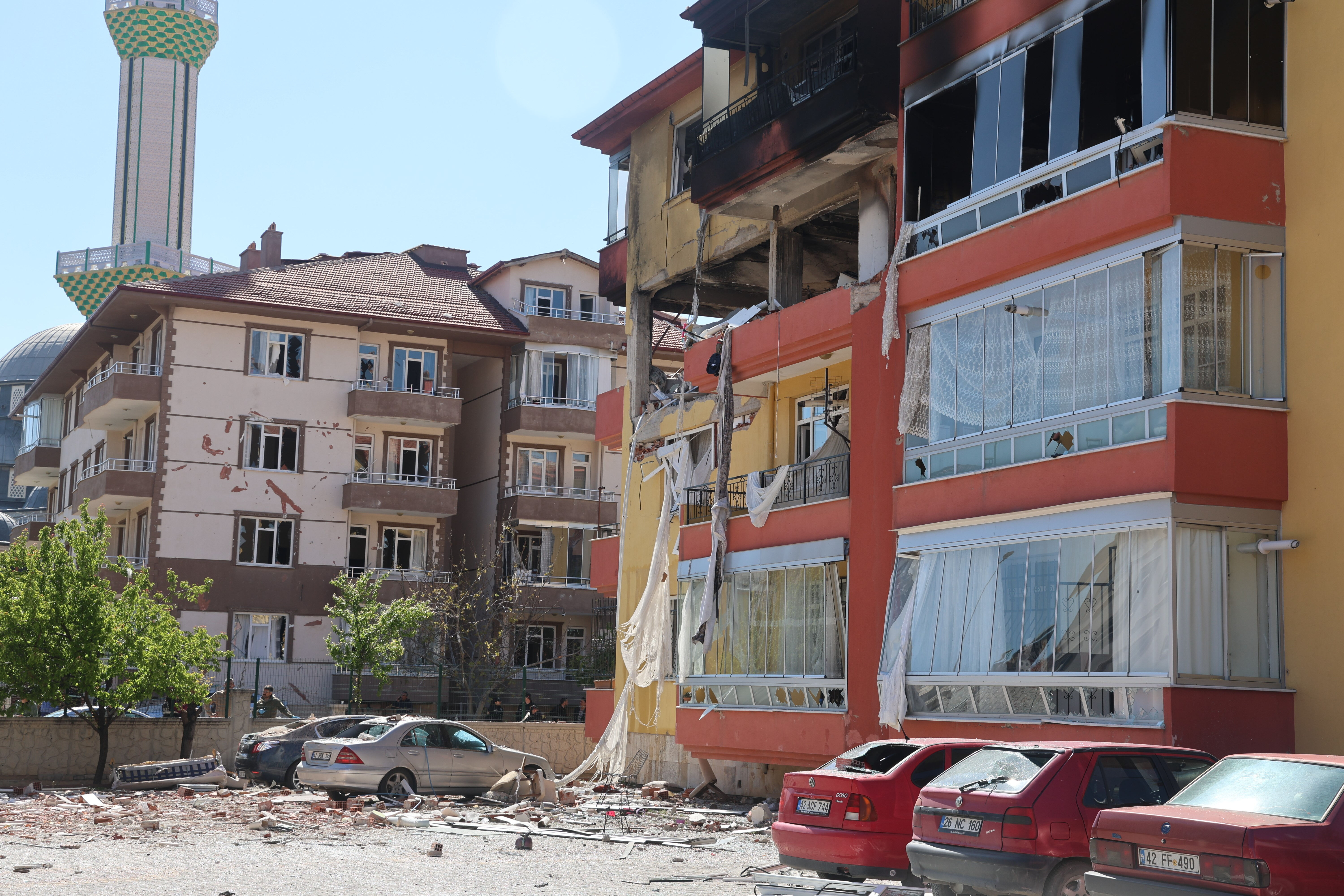 Gece yarısı dehşeti yaşadılar: Onlarca kişiye kabusu yaşatan patlamanın boyutu ortaya çıktı - 3. Resim