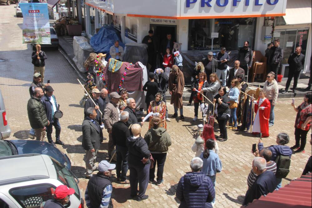 Gören dönüp bir daha baktı! Asırlık geleneği yeniden canlandırdılar - 1. Resim