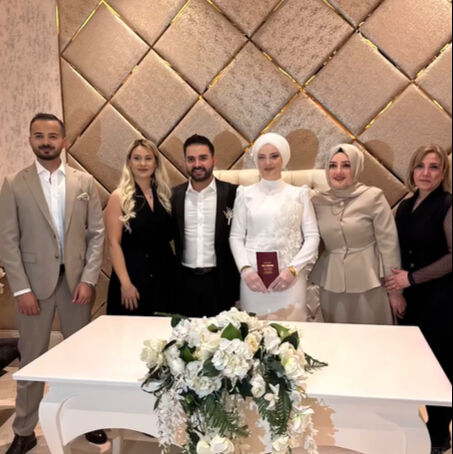 Kadir Ezildi bugün Gamze Türkmen ile nikah masasına oturdu! Çiftin kareleri kısa sürede gündem oldu Kadir Ezildi bugün Gamze Türkmen ile nikah masasına oturdu! Çiftin kareleri kısa sürede gündem oldu - 2. Resim