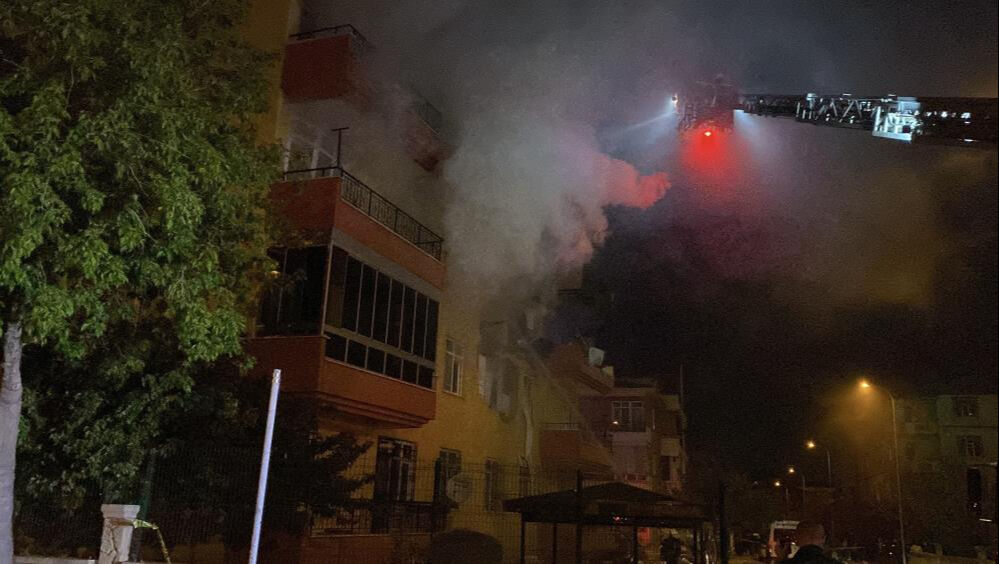 Konya'da bir apartmanda patlama oldu! Valilikten açıklama geldi, 12 yaralı var - 1. Resim