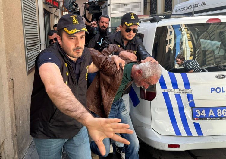 Özgür Özel'e saldırmıştı! Yeni görüntüleri ortaya çıktı... Çayını içip sohbet de etmiş - 3. Resim