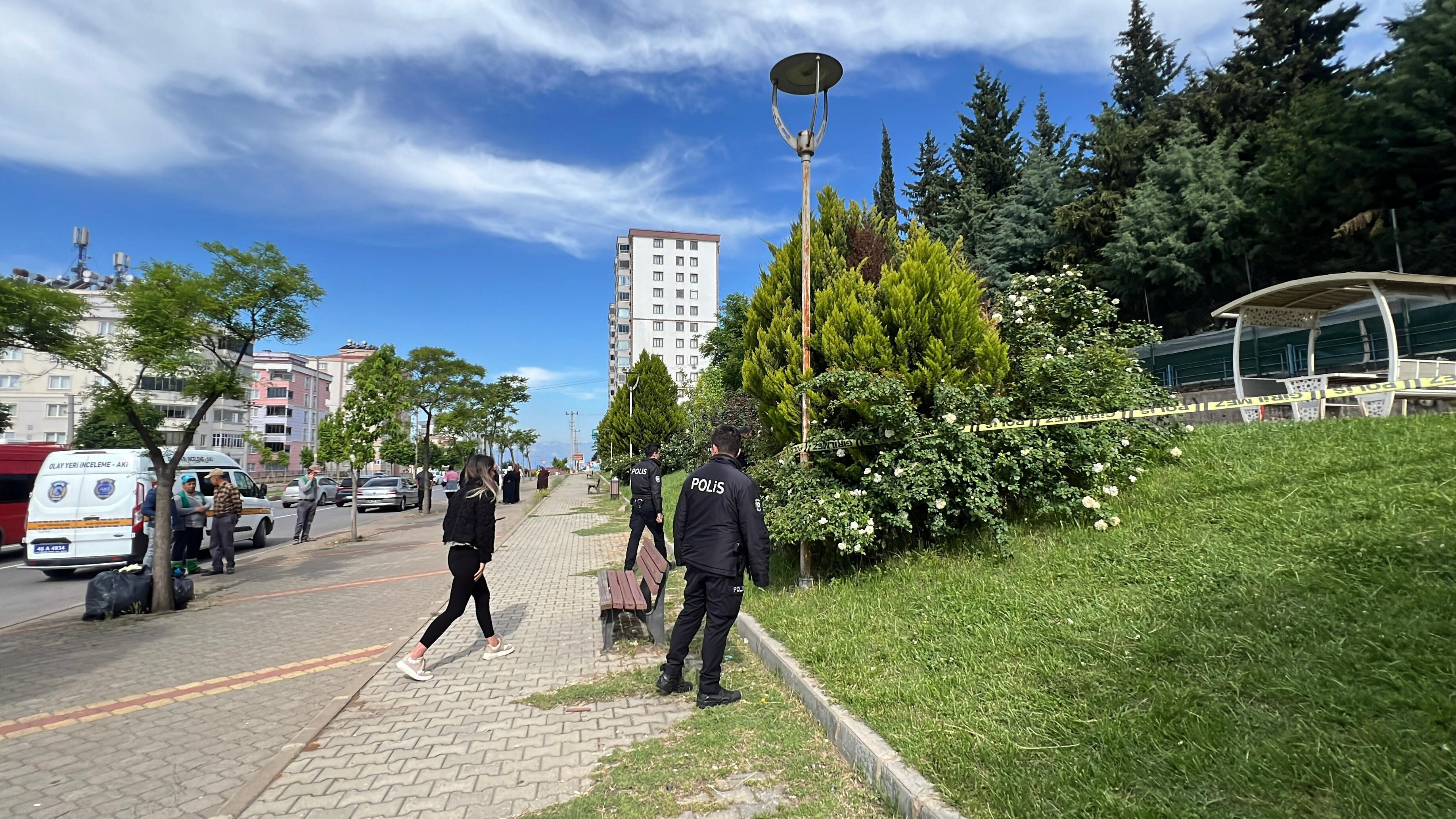 Parktan geçenler korkunç manzarayla karşılaştı! Acı gerçek ortaya çıktı Parktan geçenler korkunç manzarayla karşılaştı! Acı gerçek ortaya çıktı - 1. Resim