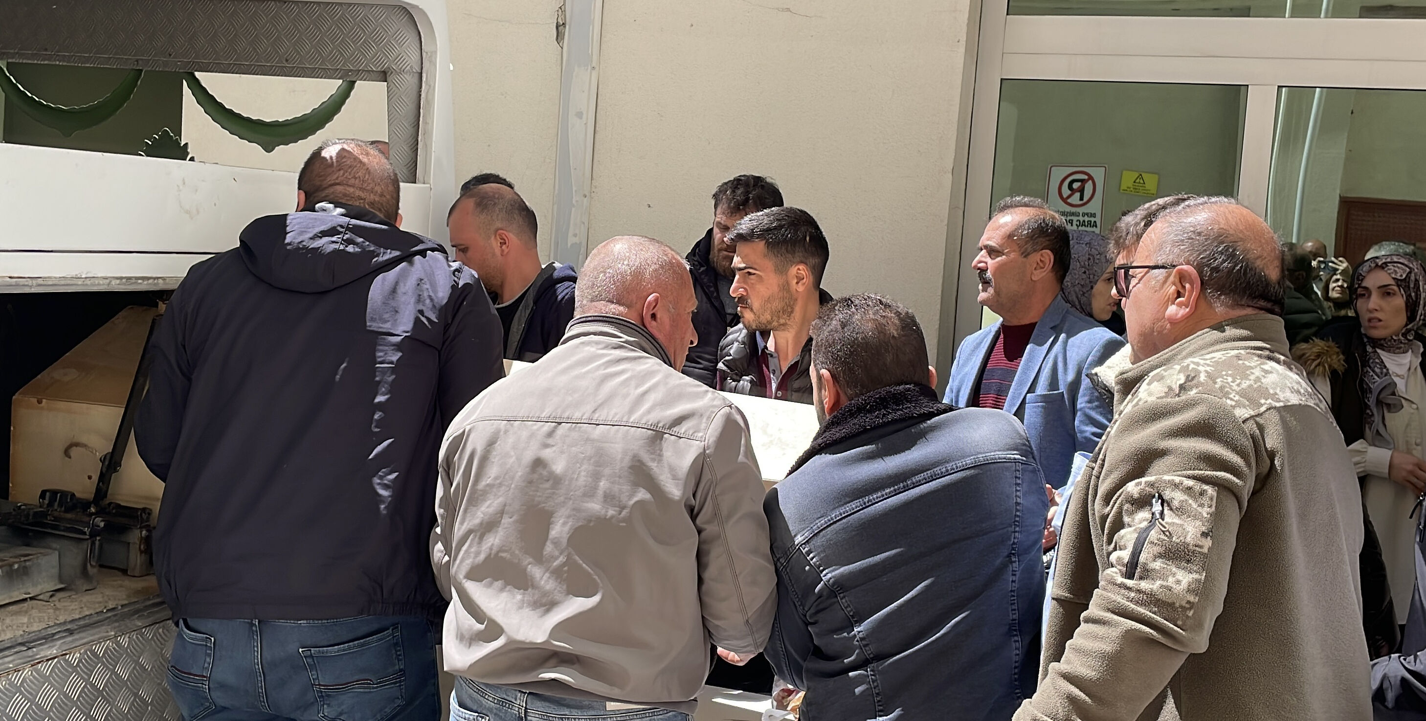 Polise şikayet etmediği oğlu dehşet saçtı! Her şey 1 dakikada olmuş Polise şikayet etmediği oğlu dehşet saçtı! Her şey 1 dakikada olmuş - 1. Resim