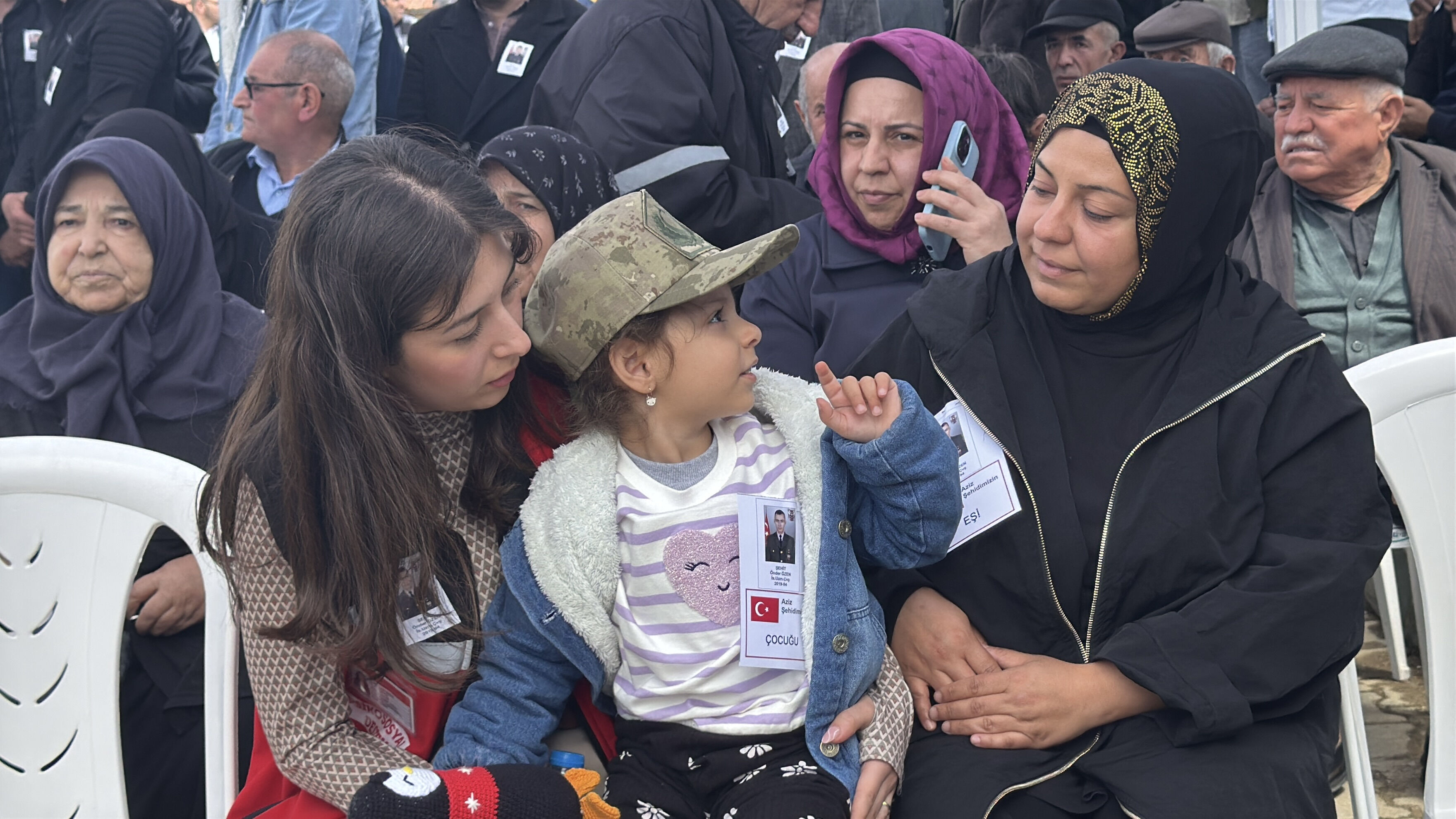Şehit kızının sözleri yürekleri dağladı: Toplu iğne babama batıyor Şehit kızının sözleri yürekleri dağladı: Toplu iğne babama batıyor - 3. Resim