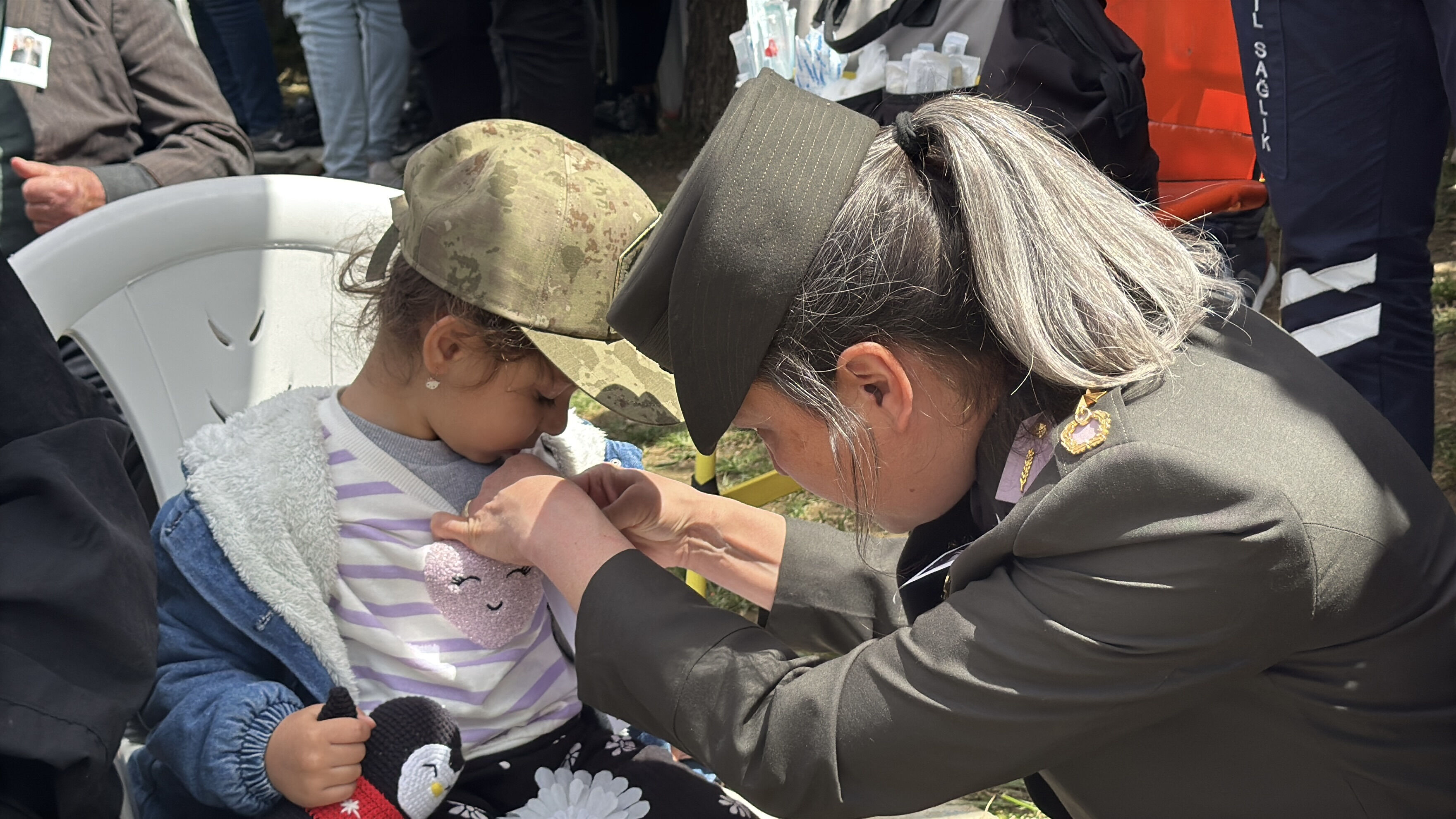 Şehit kızının sözleri yürekleri dağladı: Toplu iğne babama batıyor Şehit kızının sözleri yürekleri dağladı: Toplu iğne babama batıyor - 4. Resim