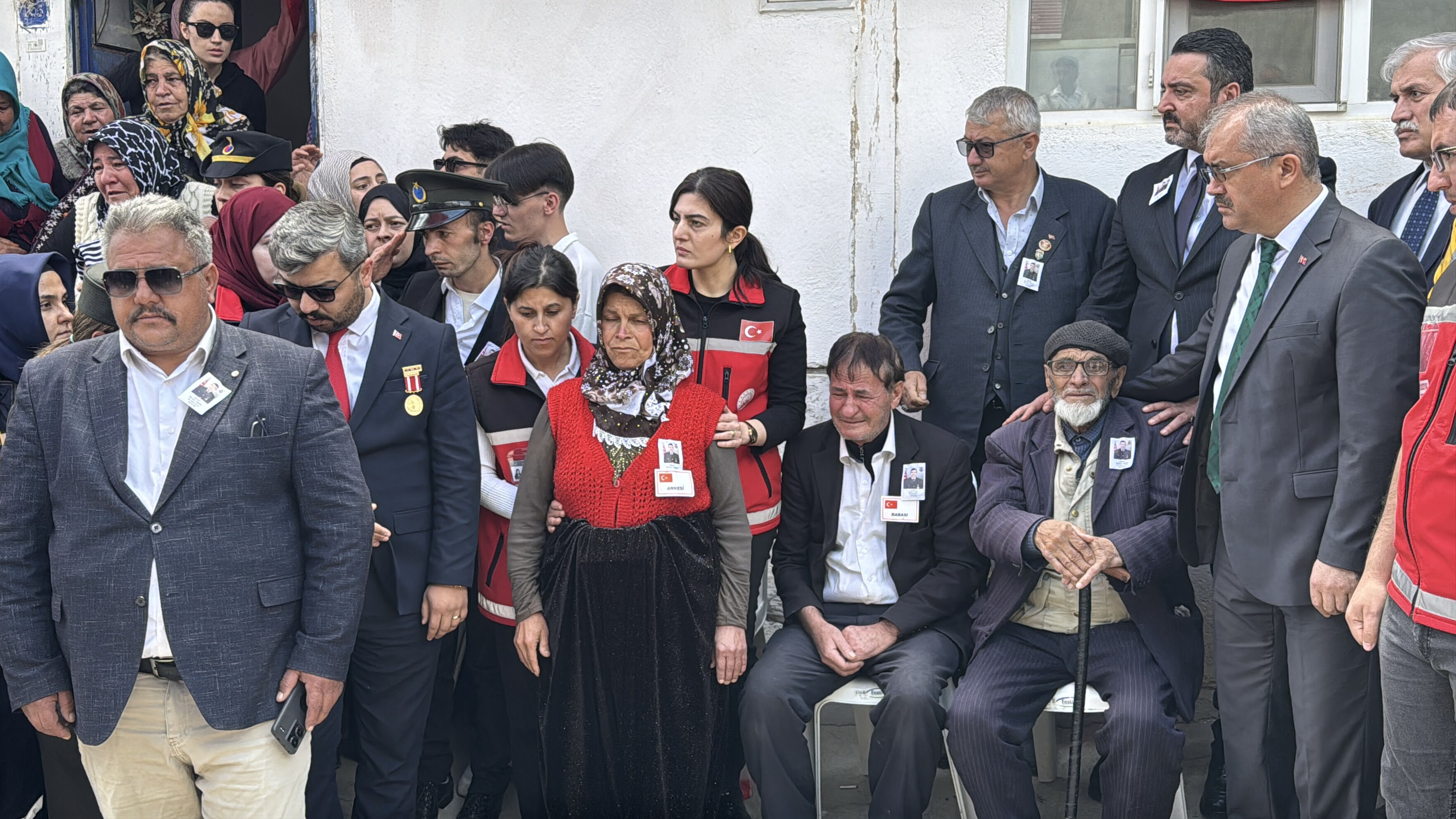 Şehit kızının sözleri yürekleri dağladı: Toplu iğne babama batıyor Şehit kızının sözleri yürekleri dağladı: Toplu iğne babama batıyor - 2. Resim