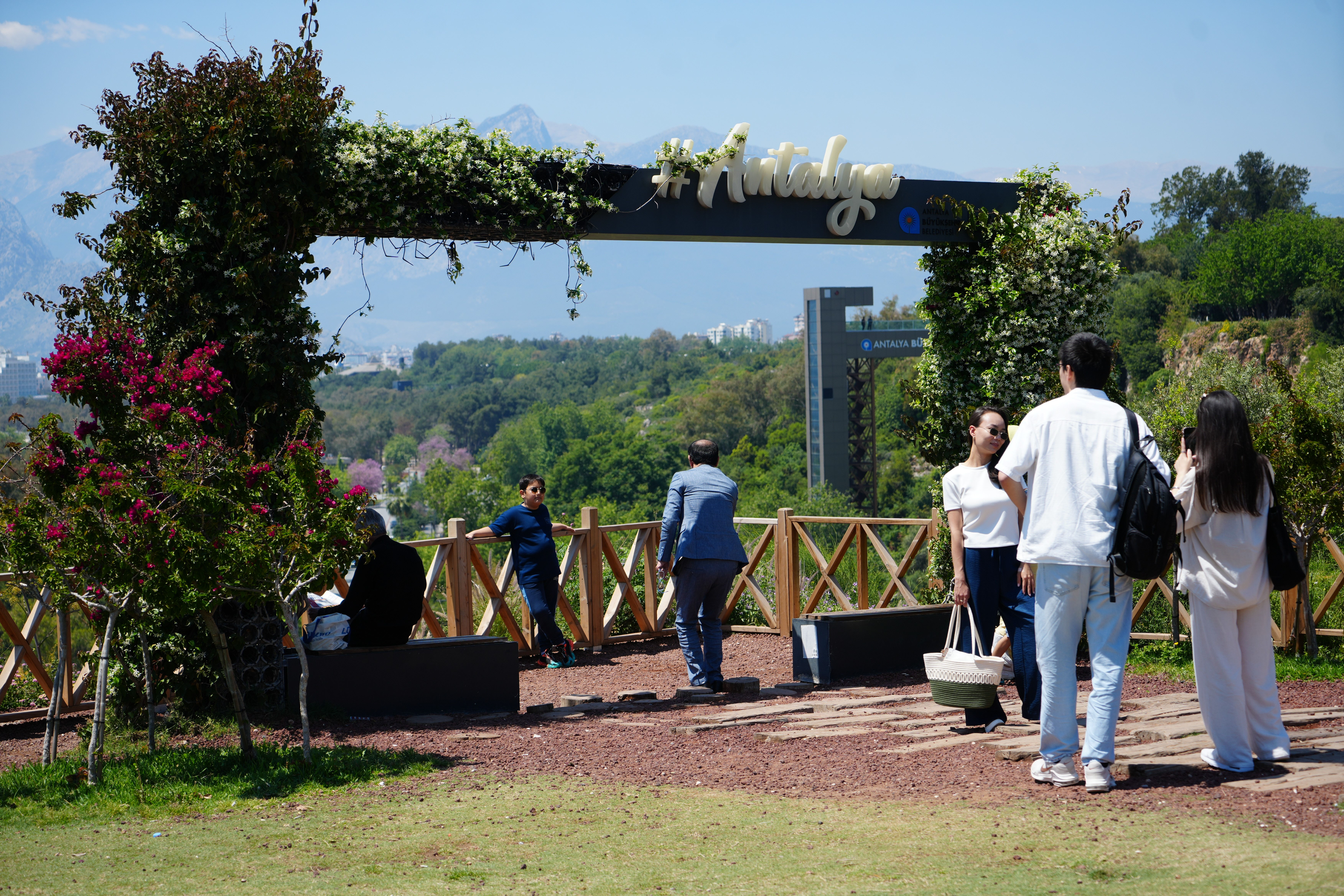 Termometreler 28 dereceyi gösterdi! Mayısın ilk haftasında denize giriyorlar - 2. Resim