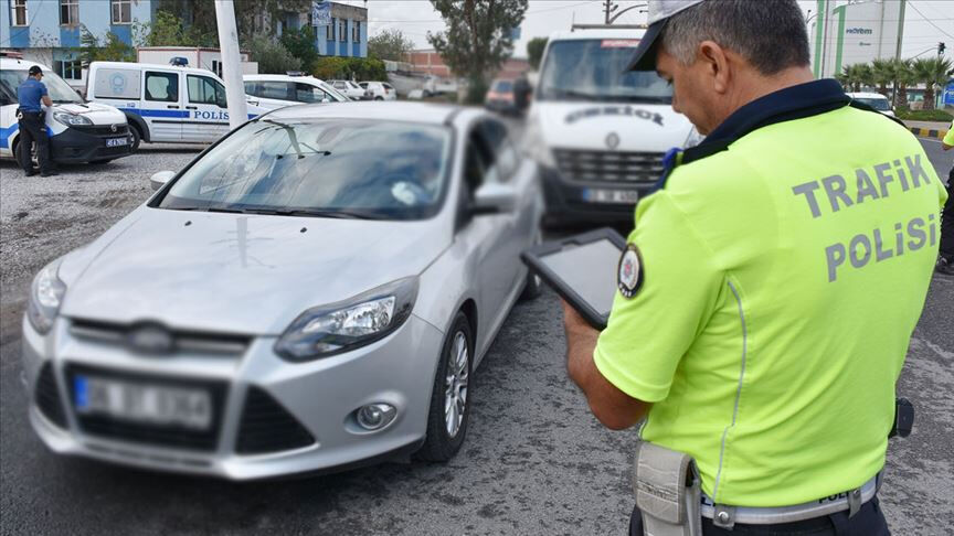 Trafikte bunu yapan yandı! Hapis cezası geliyor... Trafikte bunu yapan yandı! Hapis cezası geliyor... - 2. Resim