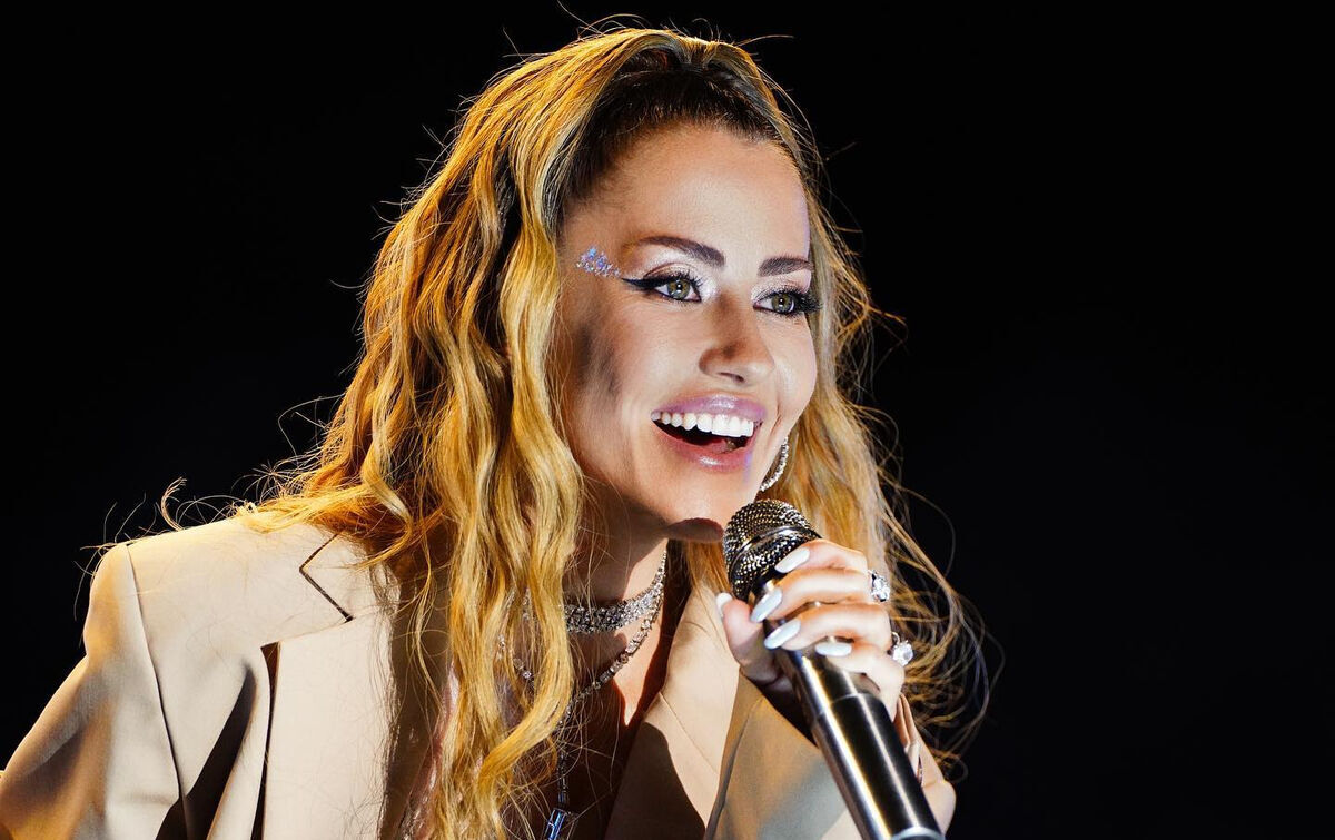 Ünlü şarkıcı Derya Uluğ korku dolu o anları anlattı! "Hayatımın en zor sahnesini yaptım" Ünlü şarkıcı Derya Uluğ korku dolu o anları anlattı! "Hayatımın en zor sahnesini yaptım" - 3. Resim